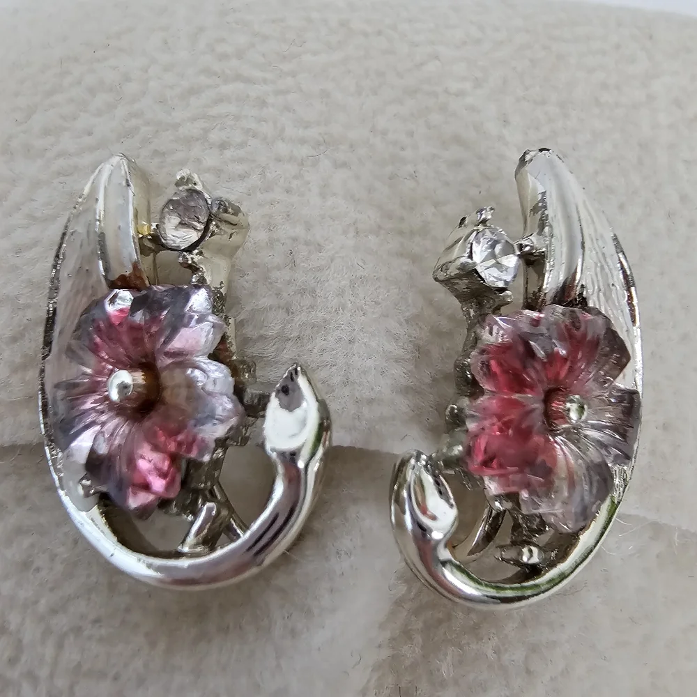Vintage Signed Coro Pink Sugar Flower Screw-Back Earrings - 1940s/50s